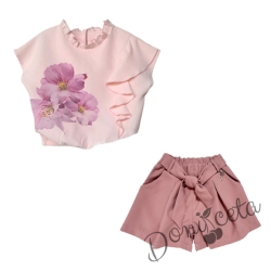 Летен комплект от блуза в прасковено с цветя и къси панталони в пепел от рози