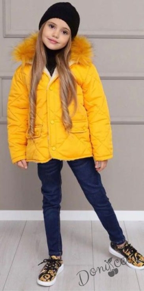 Детски комплект за момиче от яке в горчица, дънки и шапка в черно