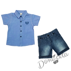 Комплект за момче от блуза с къс ръкав с емблема в светлосиньо и къси дънки в синьо 1