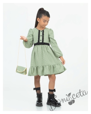 Детска рокля в зелено каре с чантичка и колан 1