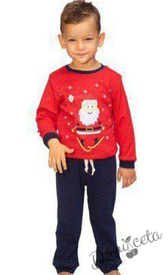 Леко ватирано пижама за момче в червено и тъмносиньо с Дядо Коледа на ски и снежинки 1