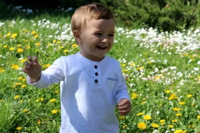 БЕБЕШКИ РИЗКИ И БЛУЗКИ С ДЪЛЪГ РЪКАВ ЗА МОМЧЕ