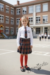 Комплект за момиче от 3 части карирана плисирана пола леко удължена с бяла изчистена риза с лого и карирана вратовръзка, подходящ и за ученическа униформа