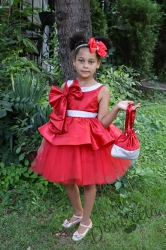 Официална детска рокля с панделка от сатен, и тюл в долната част на роклята с гол гръб и малка чантичка в червено 309Ч