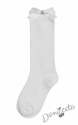 Детски дълги чорапи в бяло с панделка камъни