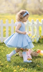 Детска официална памучна рокля Надежда на точки с тюл в светлосиньо 