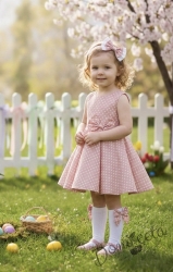 Официална или ежедневна детска/бебешка рокля в прасковено на бели точки тип клош 