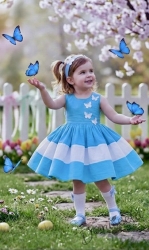 Детска рокля без ръкав в синьо и бяло с пеперуди в бяло 