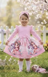 Детска рокля с дълъг ръкав в розово с къдрички, панделка и картинка на момиченце