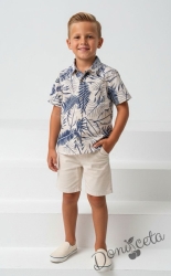 Комплект за момче от ризка в екрю с палми в синьo и къси панталони 