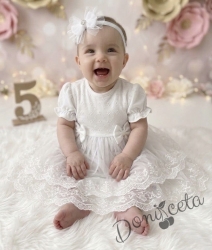 Бебешка рокля в бяло с нежна бродерия