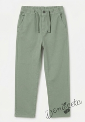 Детски спортно-елегантен панталон за момче в зелено с връзки и джобове