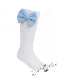 Детски чорапи в бяло до коляното с светлосини панделки 