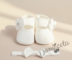 Бебешки комплект от бебешки буйки и лента за коса в бял цвят