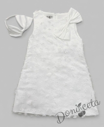 Елегантна детска рокля с флорални мотиви и панделка в бяло