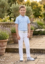 Комплект за момче състоящ се от бял панталон и риза в светлосин цвят 