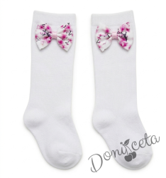 Детски чорапи в бяло до коляното с панделки в розово с орхидеи