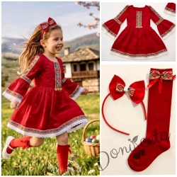 Комплект от детска етно рокля Ели тип носия с ръкав до лакътя в бяло с шевица с фолклорни мотиви , чорапки и диадема в червено