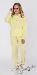 Спортен комплект за момиче от блузка с дълъг ръкав и долнище в жълт цвят