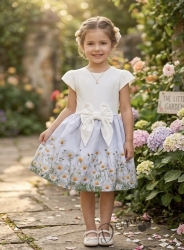 Детска ежедневна рокля в екрю и нежен светлосин цвят с флорални мотиви