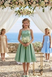 Елегантна къса официална детска рокля Лара с асиметрично деколте в ззелено