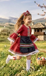 Комплект от детска етно рокля Ели в червено тип носия с ръкав до лакътя в бяло с шевица и фолклорни мотиви и престилка