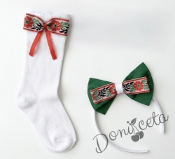 Комплект от нежно ръчно изработени диадема с зелено и червено и чорапи в бяло с фолклкорни/етно мотиви в червено.