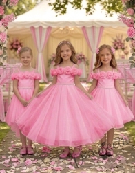 Дълга официална детска рокля Вяра с деколте декорирано с обемни 3D рози в розово 