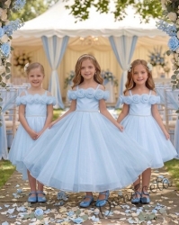 Дълга официална детска рокля Вяра с деколте декорирано с обемни 3D рози в светлосиньо