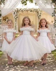 Дълга официална детска рокля Вяра с деколте декорирано с обемни 3D рози в бяло