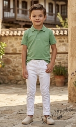 Комплект за момче от 2 части тениска с яка в зелено и бял панталон, подходящ и за ученическа униформа 