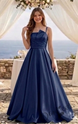 Дълга официална детска рокля Лара с асиметрично деколте в тъмносиньо