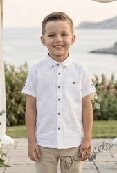Лятна детска риза в бяло с къс ръкав за момче от лен с копчета в бежово