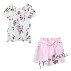 Комплект от риза в бяло на цветя и къси панталони в розово