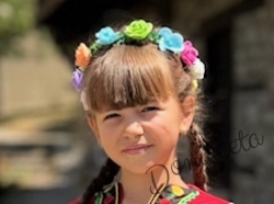 Венче с цветя в различни цветове 