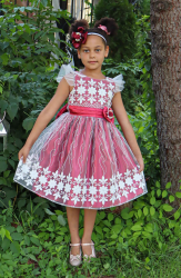 Официална детска рокля в червено с къдрички и ефектна панделка 1