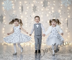 Детска коледна рокля в бяло на сиви снежинки с тюл в бяло и коланче в бяло и коледна диадема с панделка