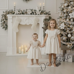 Бебешка рокля с къс ръкав от дантела в екрю с панделка и къдрички от колекция Бежина