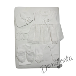 Комплект за изписване за момиче от 7 части с дантела в бяло