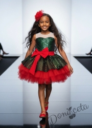 Коледна детска рокля с пайети в зелено с голяма панделка и тюл в червено с фиба за коса