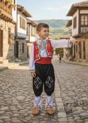 Мъжка или детска народна носия за момче 100 с фолклорни/етно мотиви, с елек и пояс в червено и гети