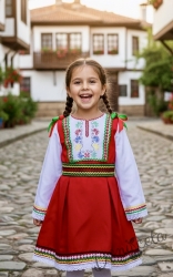 Детска рокля за момиче тип народна носия с фолклорни мотиви с дълъг ръкав и коланче