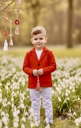 Комплект от детско сако трико за момче в червено с джобчета и панталон в бяло