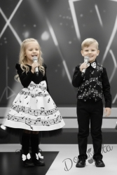 Елек за момче в черно и бяло с ноти и с папийонка в бяло с ноти