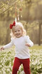 Комплект от детска блузка в бяло с къдрички на раменете и бието и ватиран клин в червено за момиче