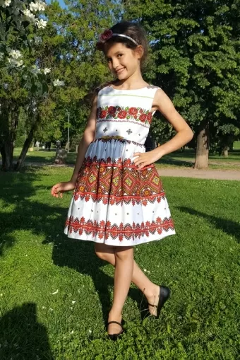 Детска рокля с фолклорни мотиви