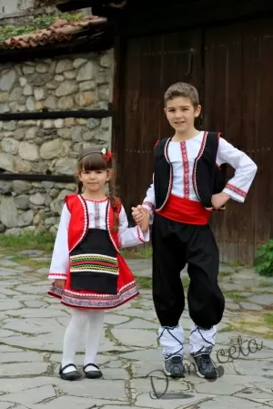 Детска народна носия 11-риза, пола, елек и черна престилка с фолклорни/етно мотиви 