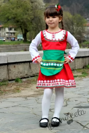 Детска народна носия 24-сукман и престилка в зелено с фолклорни/етно мотиви 
