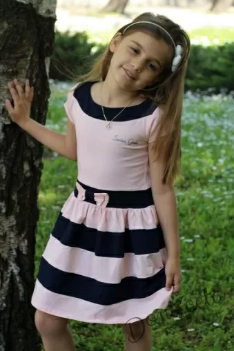 Лятна детска рокля в циклама