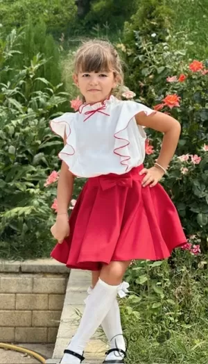 Комплект от детска пола клош за момиче в червено Ева и блузка с къдрички7